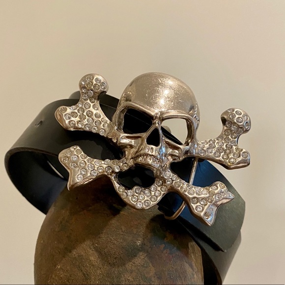 Skull and Crossbones Black Leather Belt - Picture 5 of 6